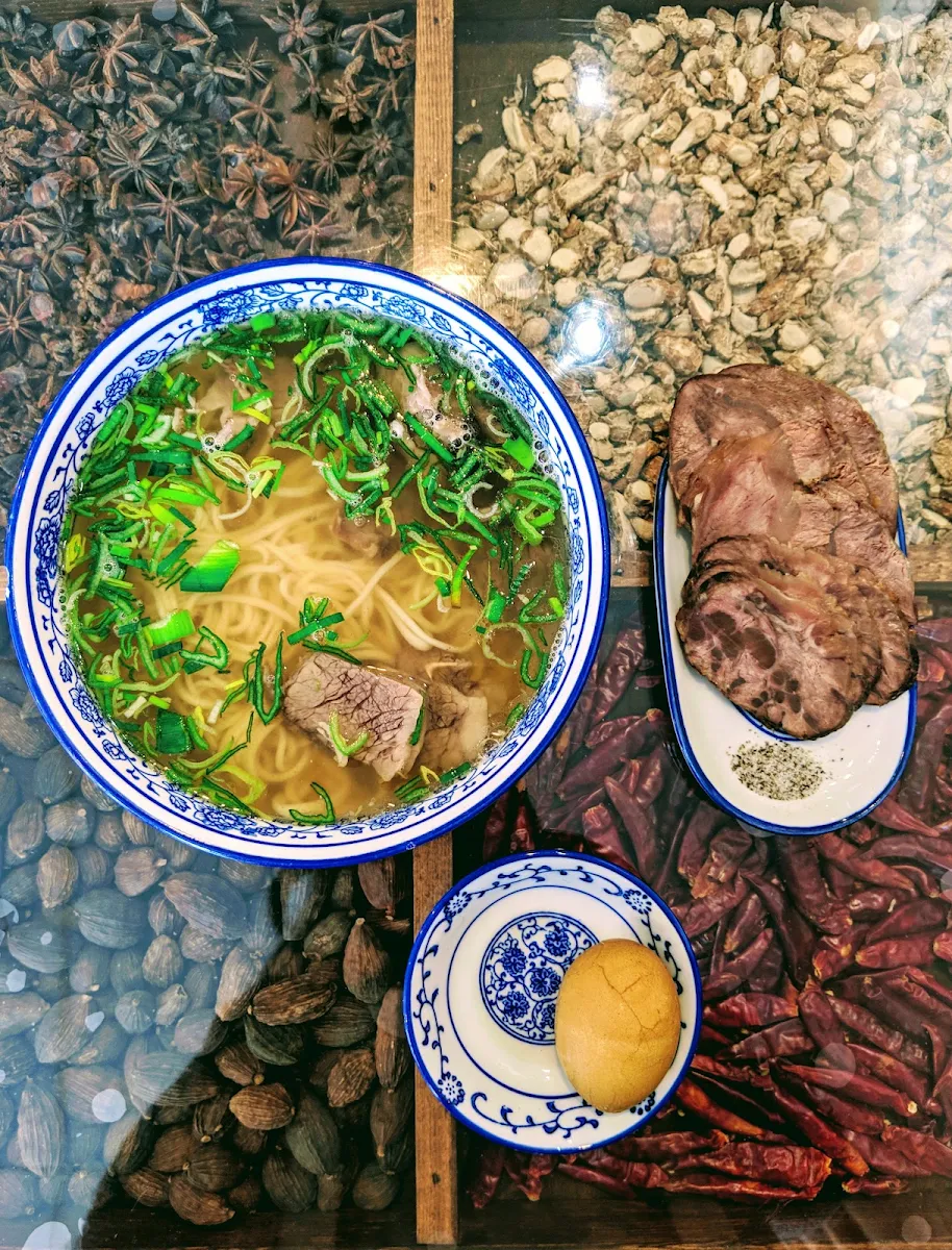 handpulled noodles in beef soup 清汤牛肉拉面, Calan Beef Noodle(Halal)